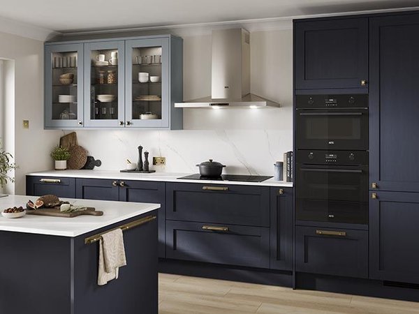 Fitted kitchen with tiling by Gosport Kitchens